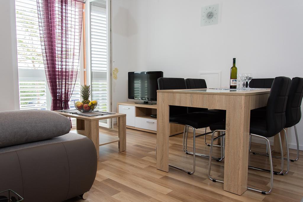 Apartment Gamma With Hydromassage Mini Pool Near Split Žrnovnica 외부 사진